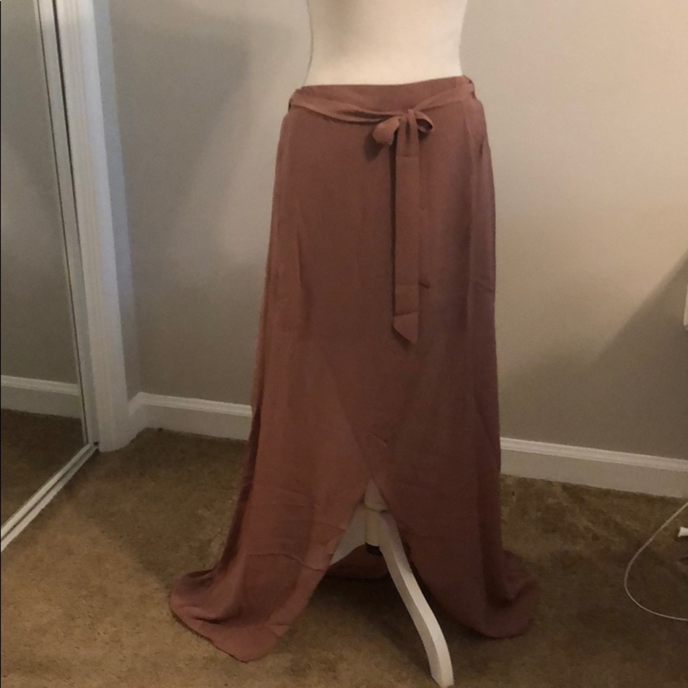 Mauve wrap style skirt with liner. High waisted